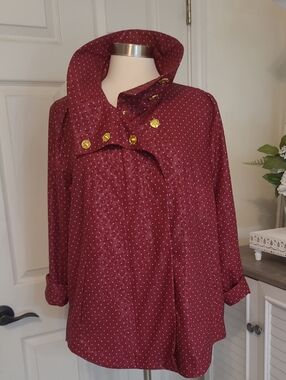 Chico's Zenergy Neema Embossed Dot Anorak Jacket in a mulberry red color Size 2